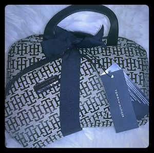 Tommy Hilfiger Cosmetic Hand bag Set